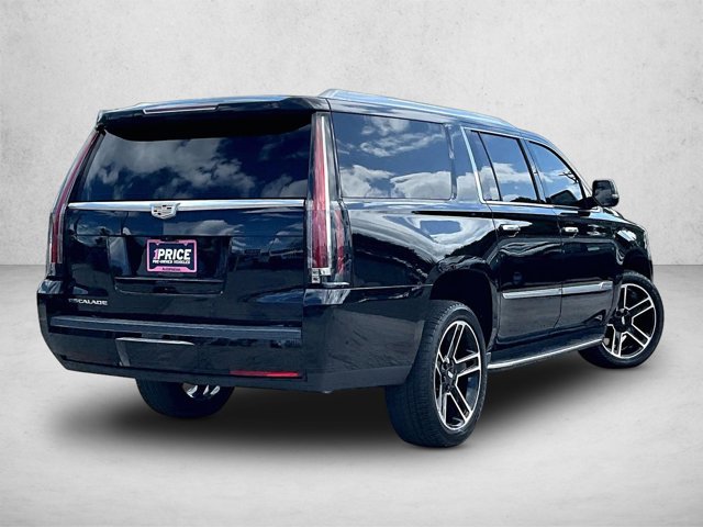 Used 2020 Cadillac Escalade ESV Luxury RWD image 2