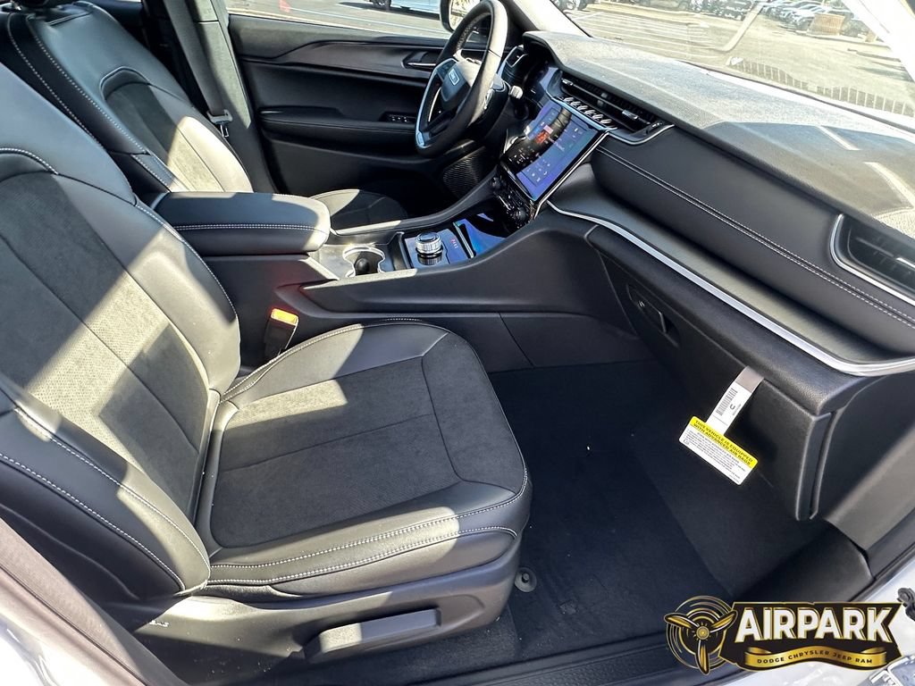 New 2025 Jeep Grand Cherokee L Altitude AWD/4WD image 12