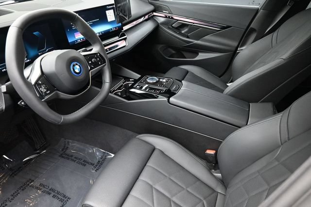 Certified 2025 BMW i5 eDrive40i w/ Premium Package RWD image 20