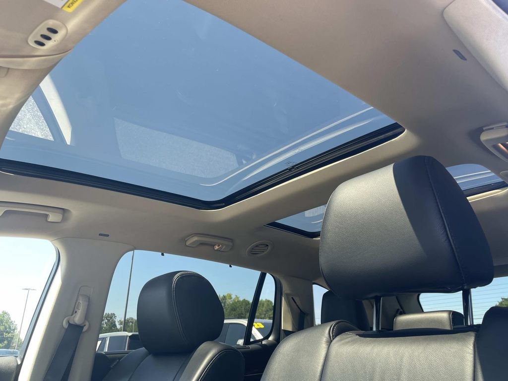 Used 2019 Lincoln MKT AWD image 19