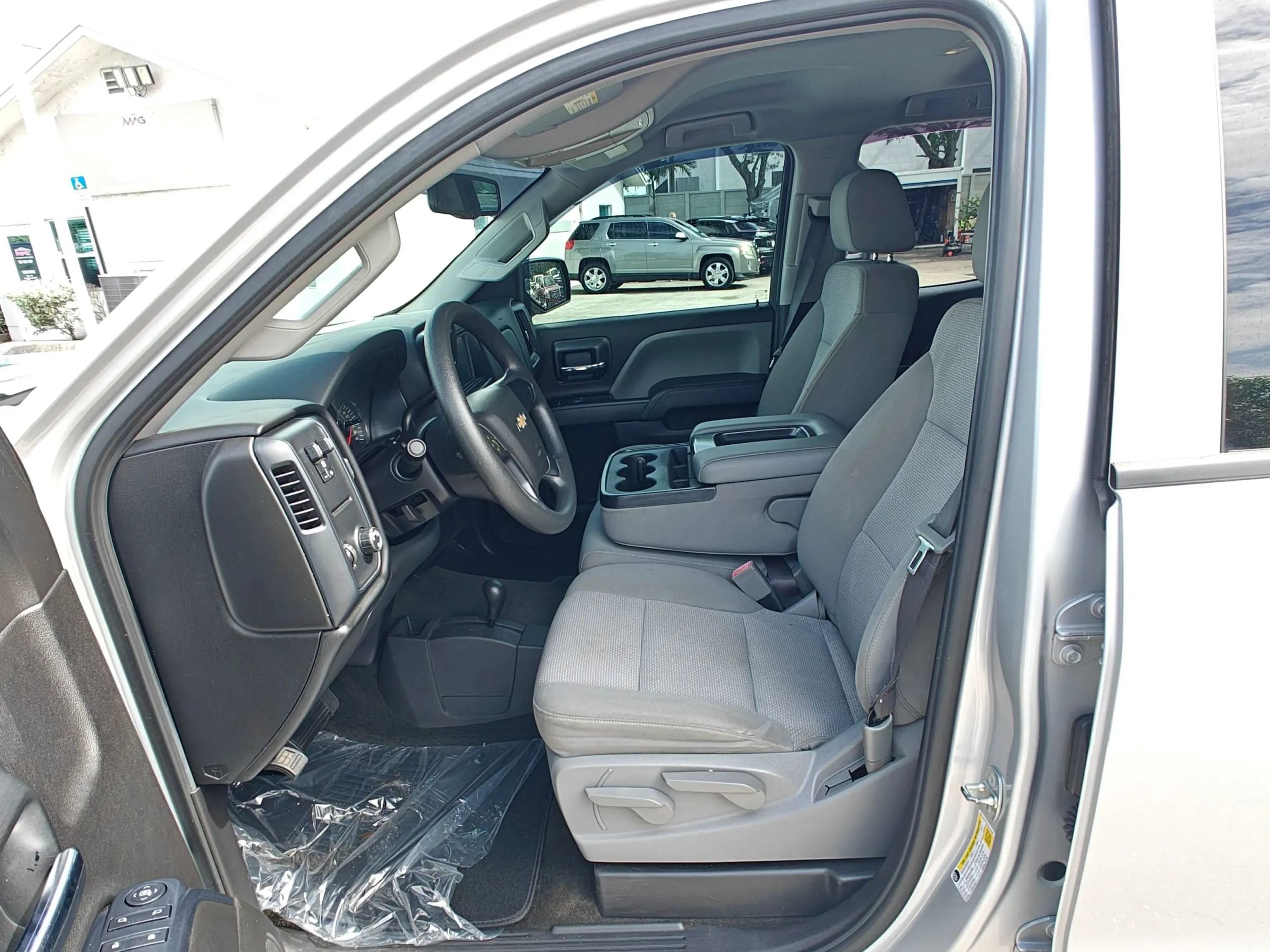 Used 2017 Chevrolet Silverado 1500 Custom w/ Custom Convenience Package AWD/4WD image 17
