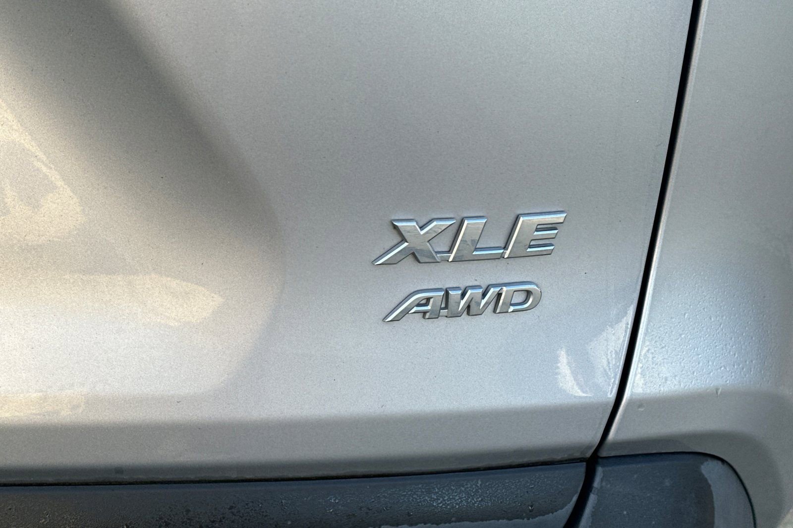 Used 2021 Toyota RAV4 XLE w/ Convenience Package image 7