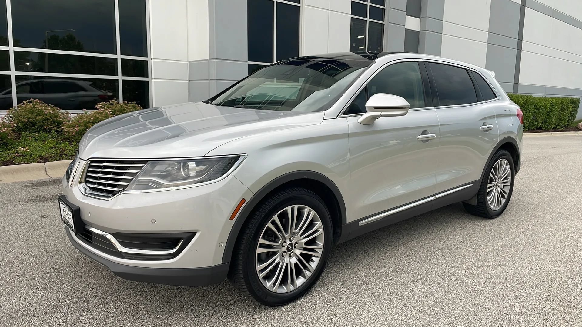 Used 2018 Lincoln MKX Reserve AWD/4WD image 2