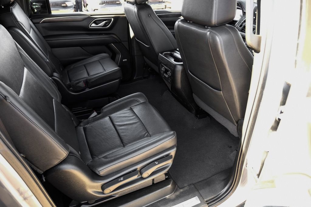 Used 2022 Chevrolet Suburban LT w/ Luxury Package image 39
