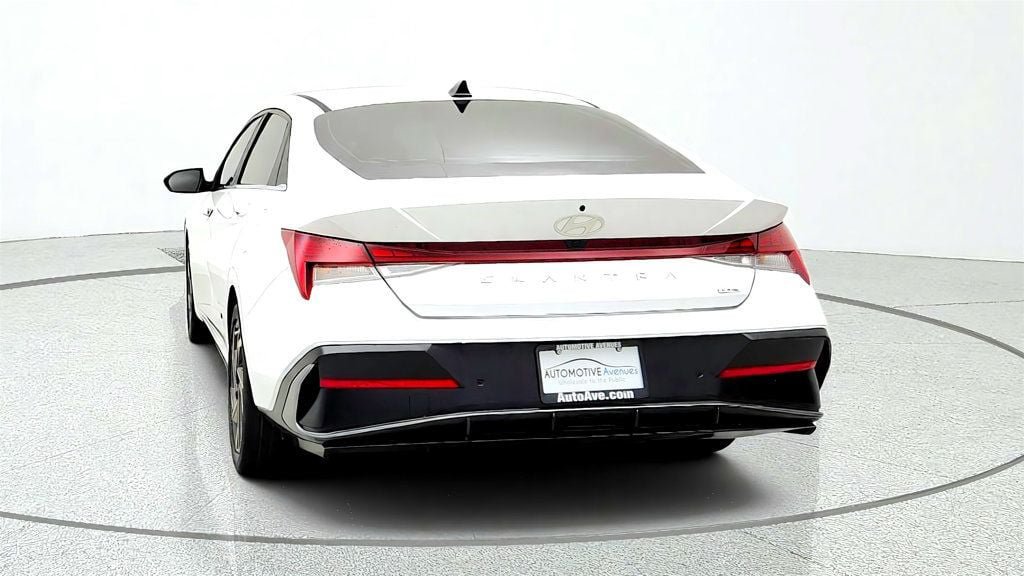 Used 2024 Hyundai Elantra Limited FWD image 6