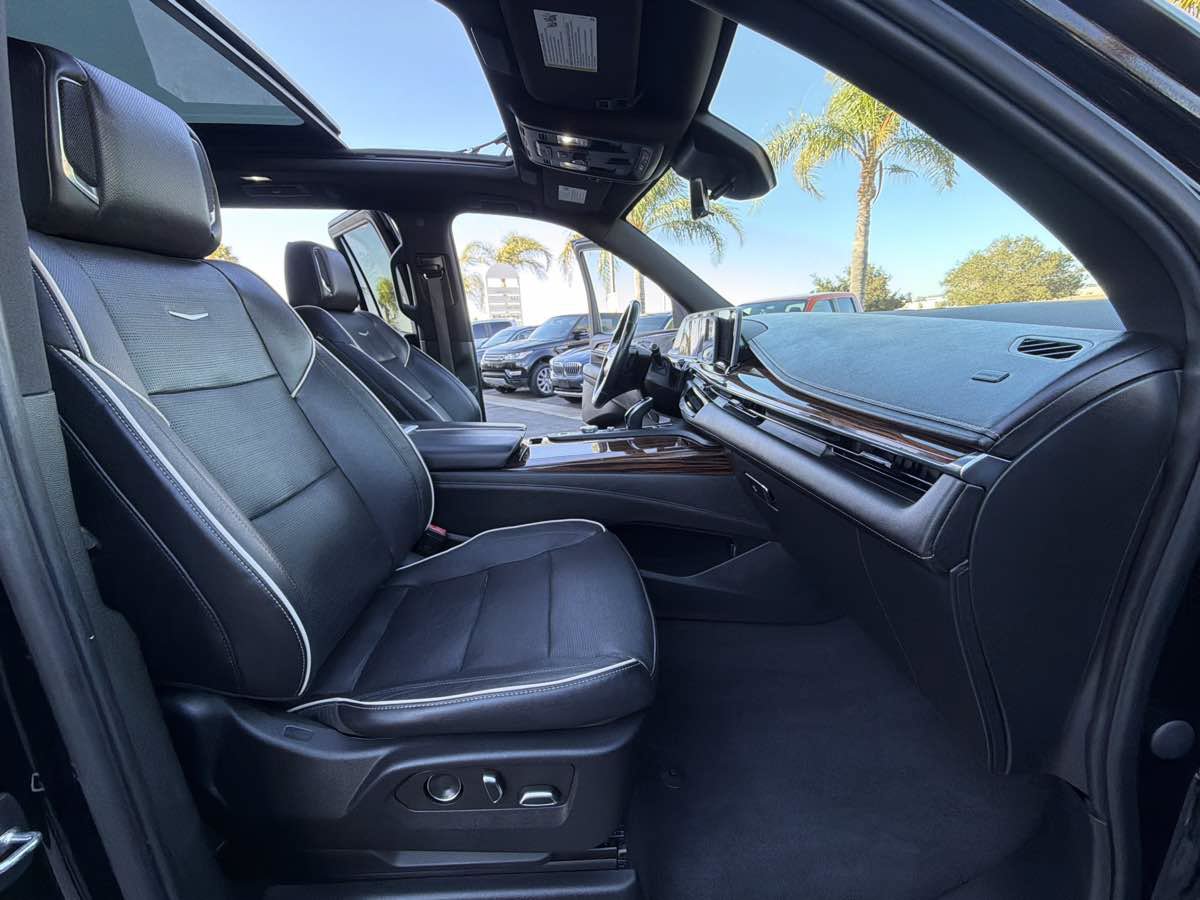 Used 2021 Cadillac Escalade Premium Luxury RWD image 20