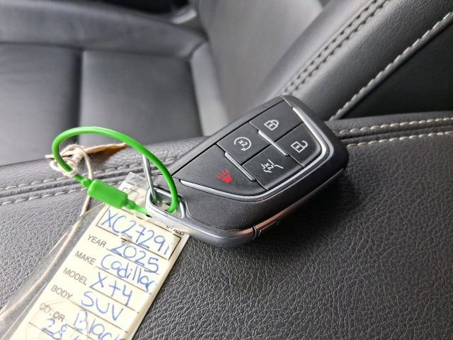 Used 2025 Cadillac XT4 Premium Luxury image 24