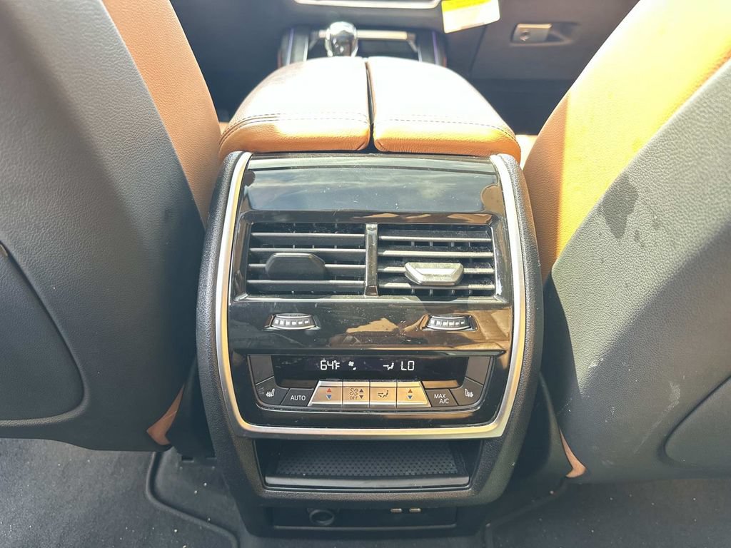 Used 2022 BMW X7 xDrive40i w/ Premium Package AWD/4WD image 17