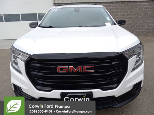 Used 2023 GMC Terrain SLE w/ Driver Convenience Package image 8