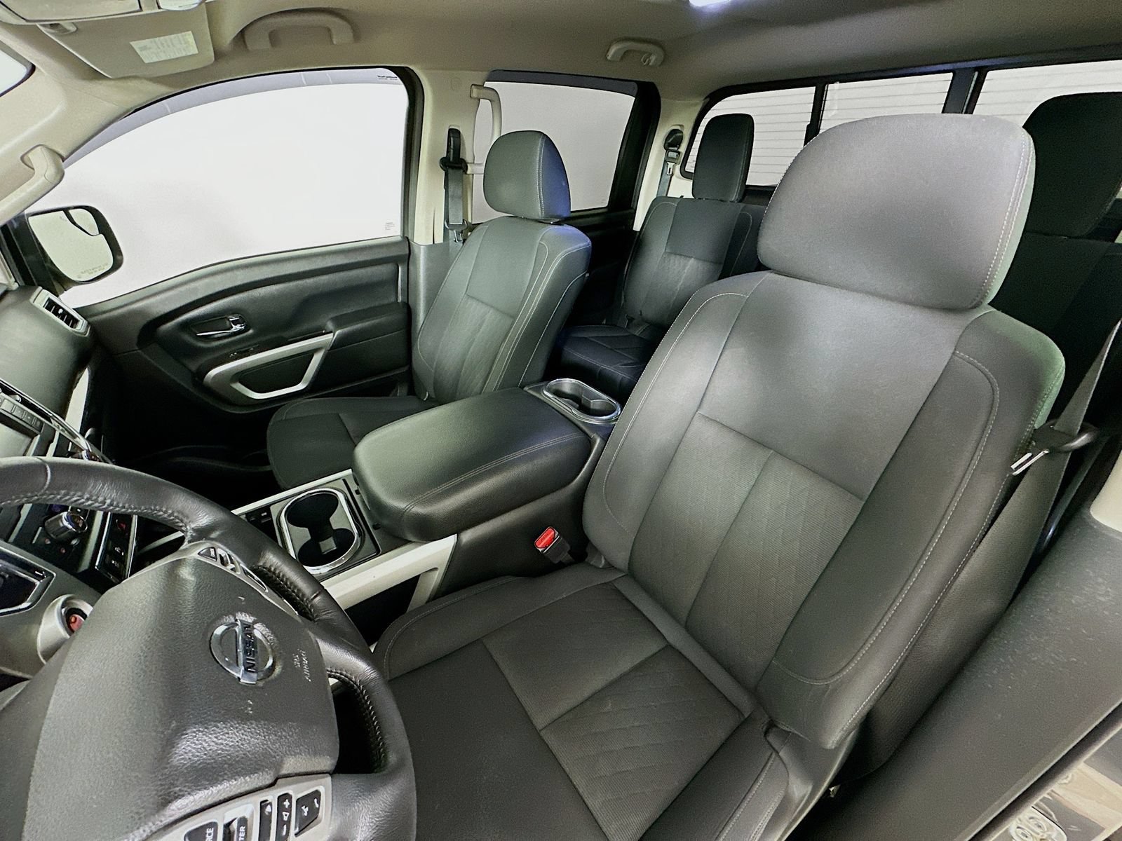 Used 2019 Nissan Titan SV w/ SV Convenience Package AWD/4WD image 32