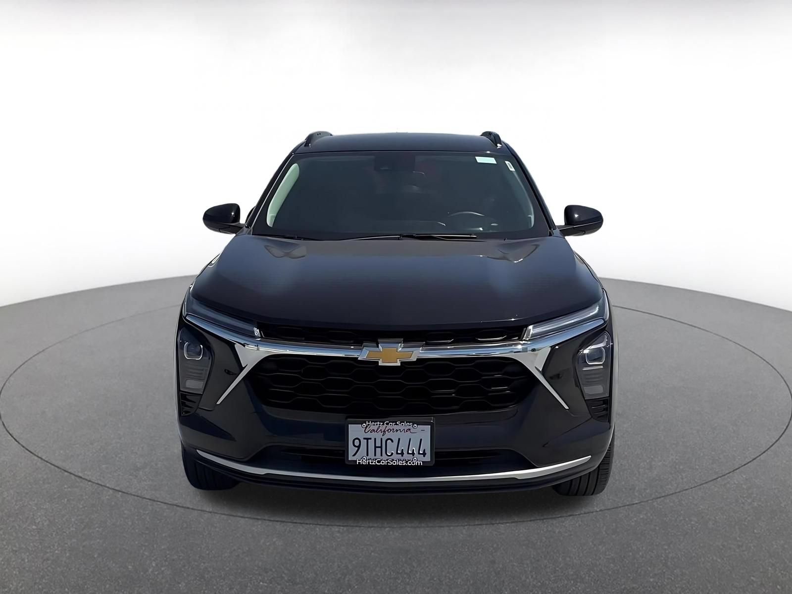 Used 2025 Chevrolet Trax LT FWD image 4