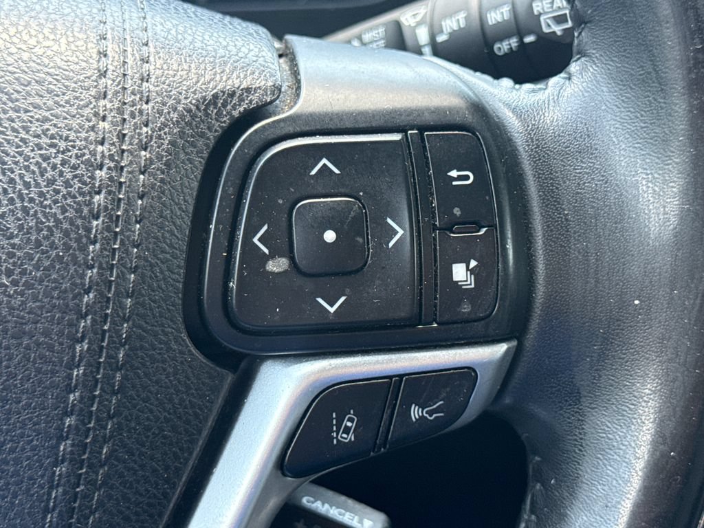 Used 2017 Toyota Highlander SE AWD/4WD image 28