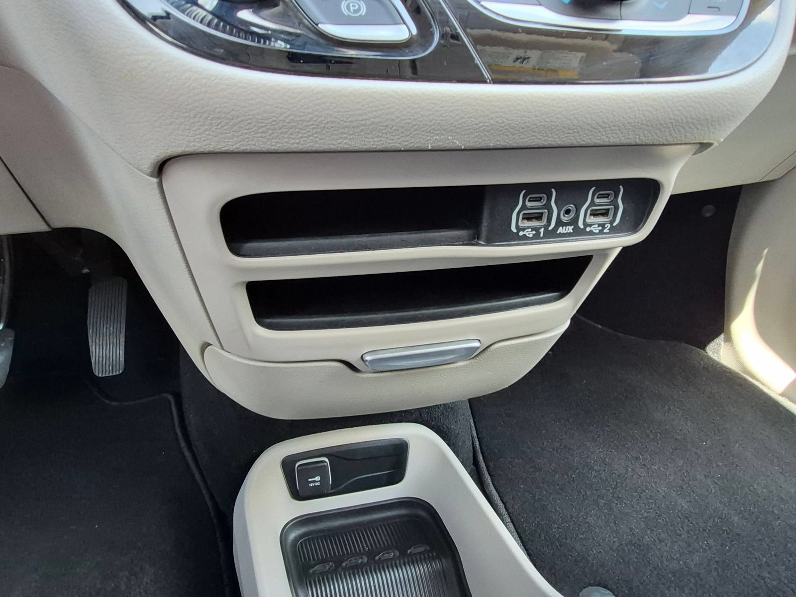 Used 2023 Chrysler Voyager LX FWD image 30