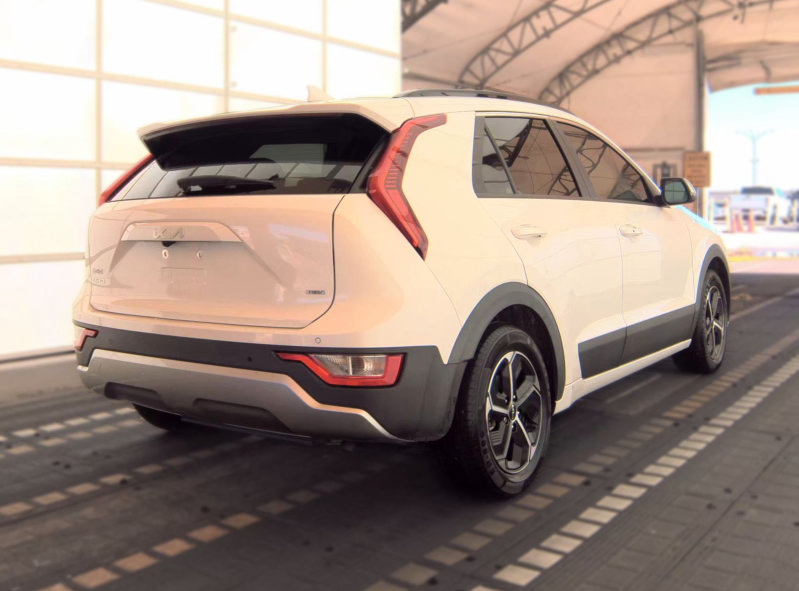 Used 2023 Kia Niro EX FWD image 3
