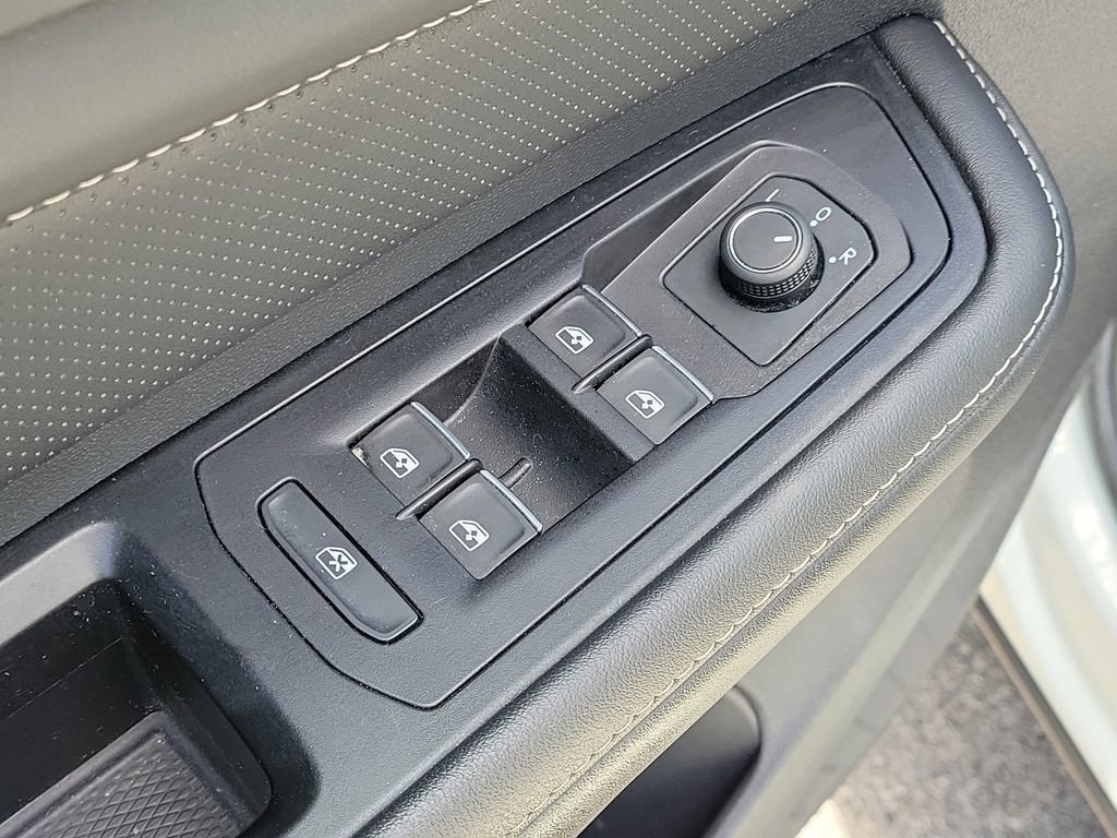 Used 2024 Volkswagen Atlas Cross Sport SE FWD image 19