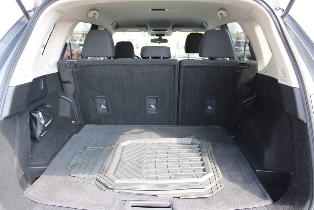 Used 2023 Nissan Rogue S image 11