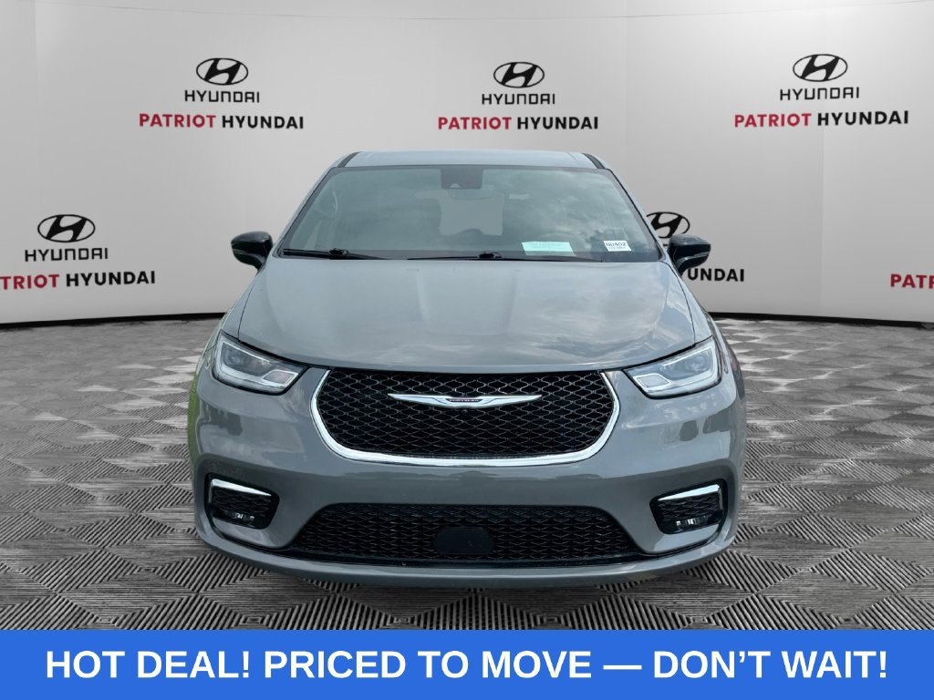 Used 2025 Chrysler Pacifica Select FWD image 8