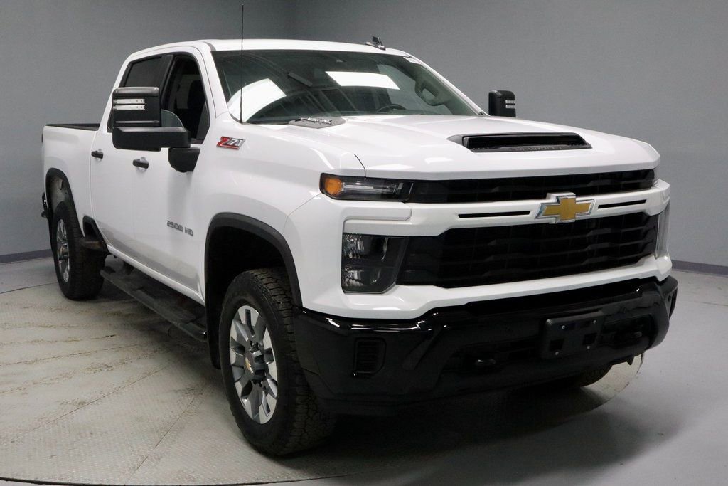 Used 2025 Chevrolet Silverado 2500 Custom w/ Custom Value Package image 1