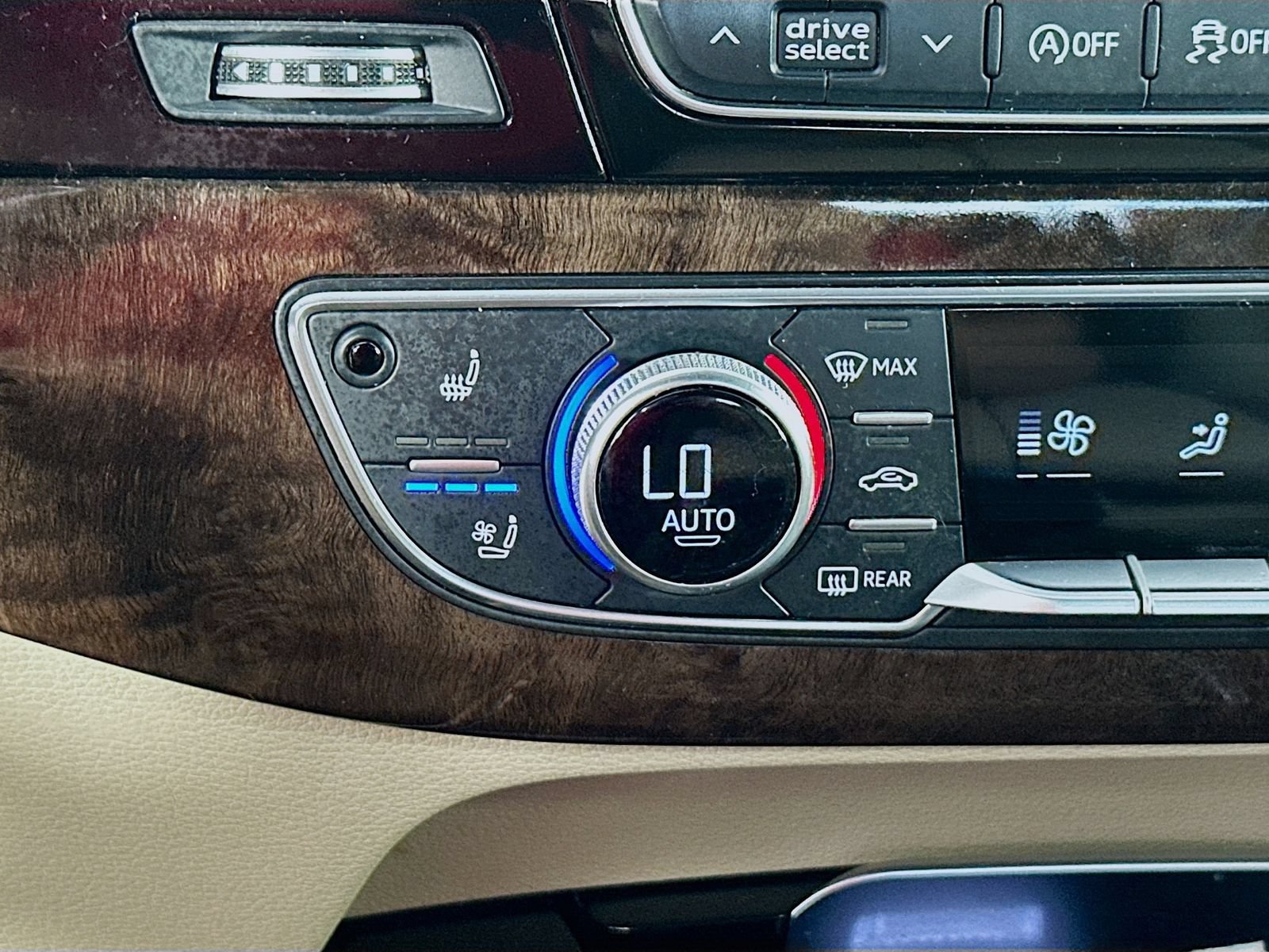 Used 2018 Audi Q7 3.0T Prestige w/ Prestige Package AWD/4WD image 21