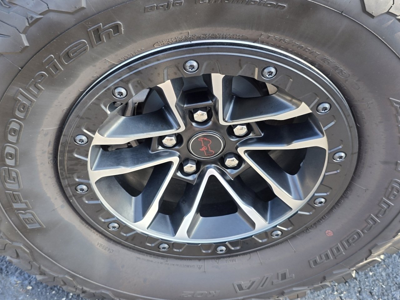 Used 2025 Jeep Wrangler Unlimited Rubicon AWD/4WD image 9