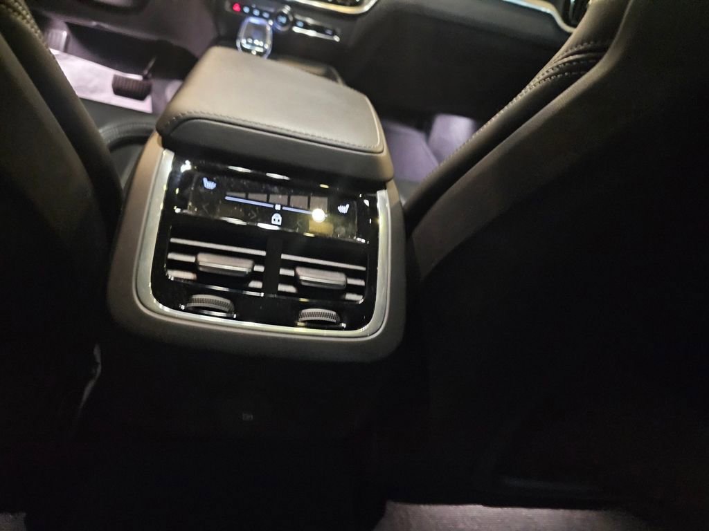 Certified 2025 Volvo V60 B5 Cross Country Ultra image 12