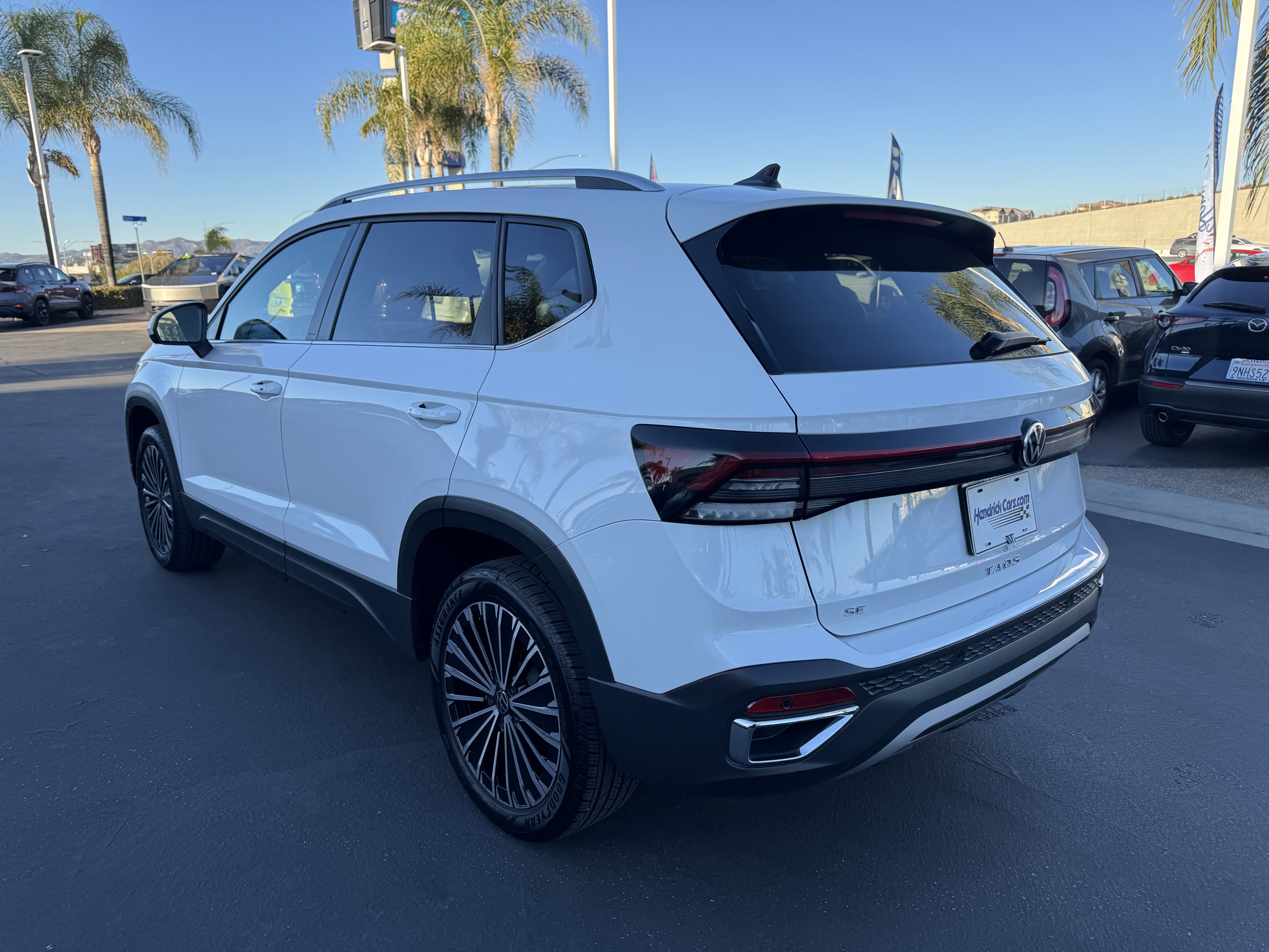 Used 2025 Volkswagen Taos SE image 8