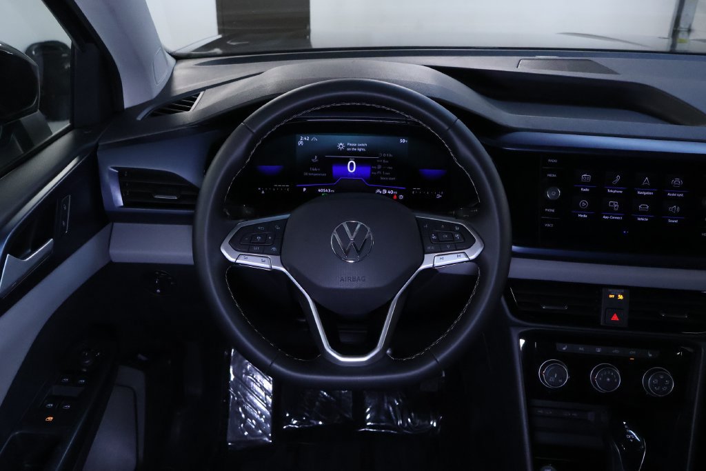 Used 2023 Volkswagen Taos SE w/ Panoramic Sunroof Package AWD/4WD image 19