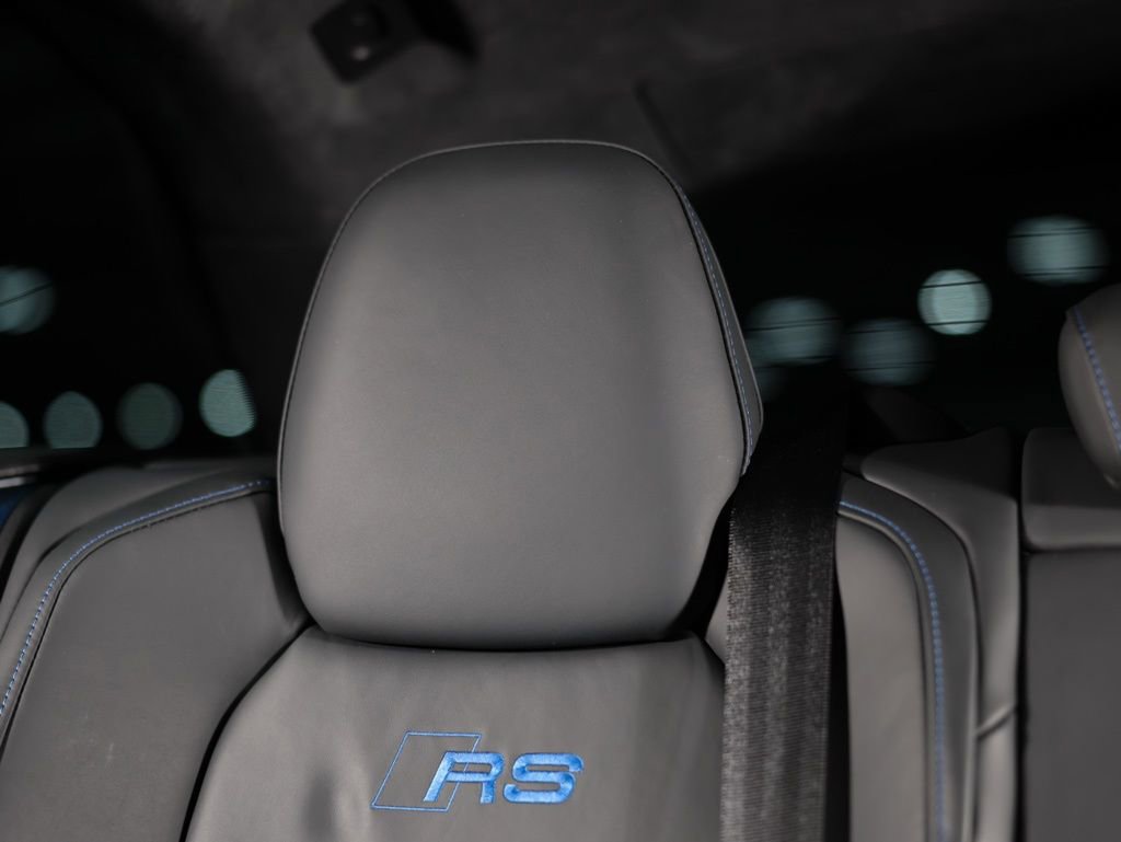 Used 2025 Audi RS 6 performance w/ Blue RS Design Package Plus image 34