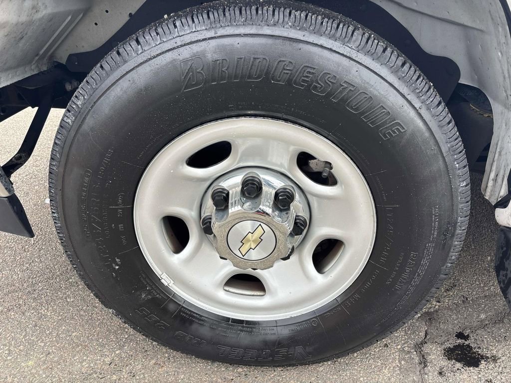 Used 2022 Chevrolet Express 3500 LT w/ LT Preferred Equipment Group image 5