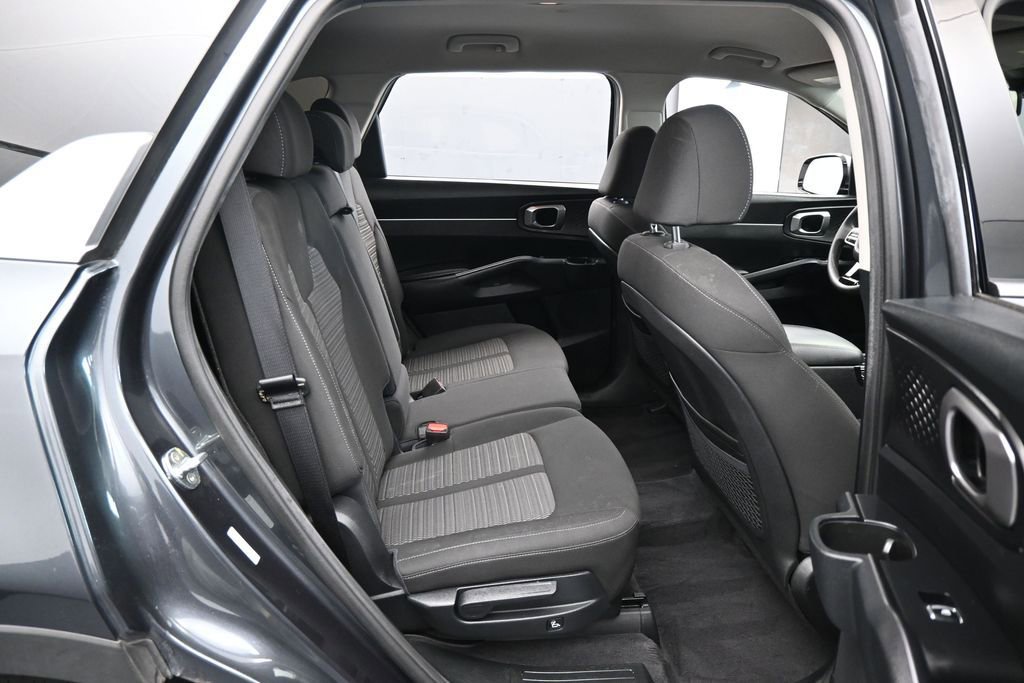 Used 2022 Kia Sorento LX FWD image 32