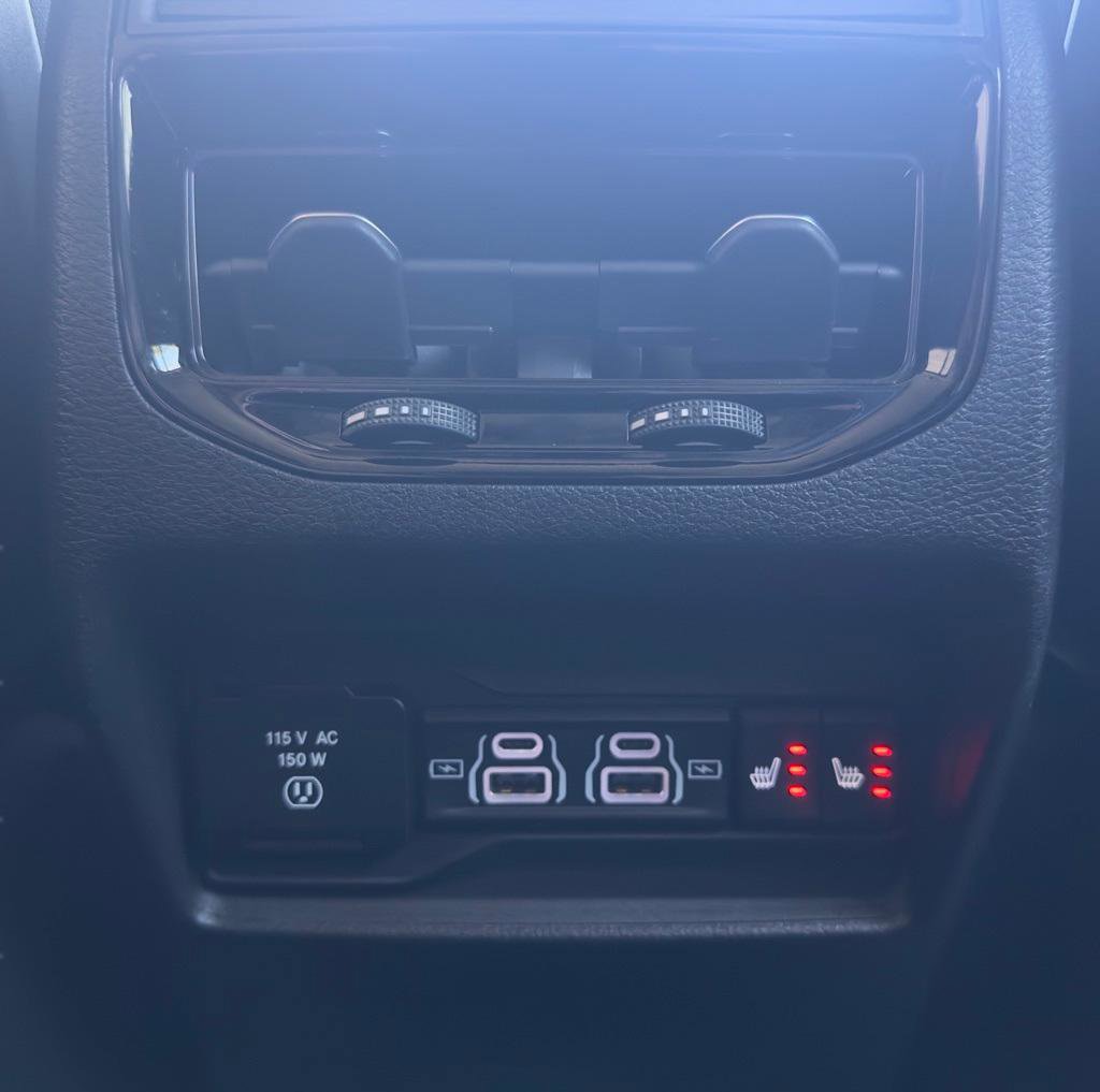 Used 2023 Jeep Grand Cherokee Limited w/ Black Appearance Package image 50