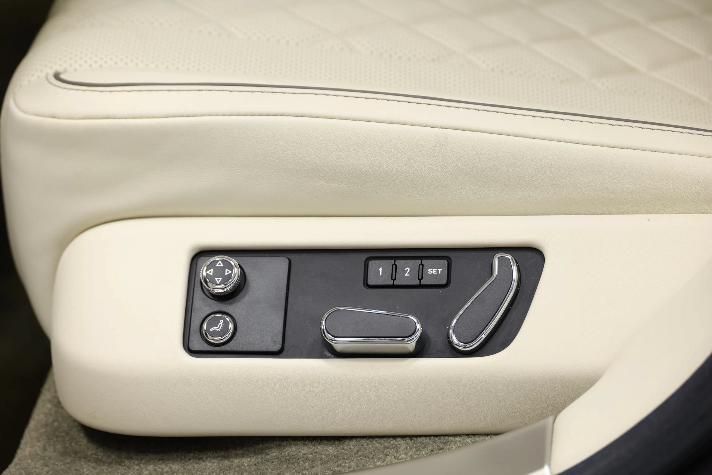 Used 2018 Bentley Flying Spur V8 AWD/4WD image 51