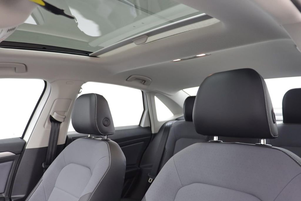 New 2026 Volkswagen Jetta SE FWD image 13