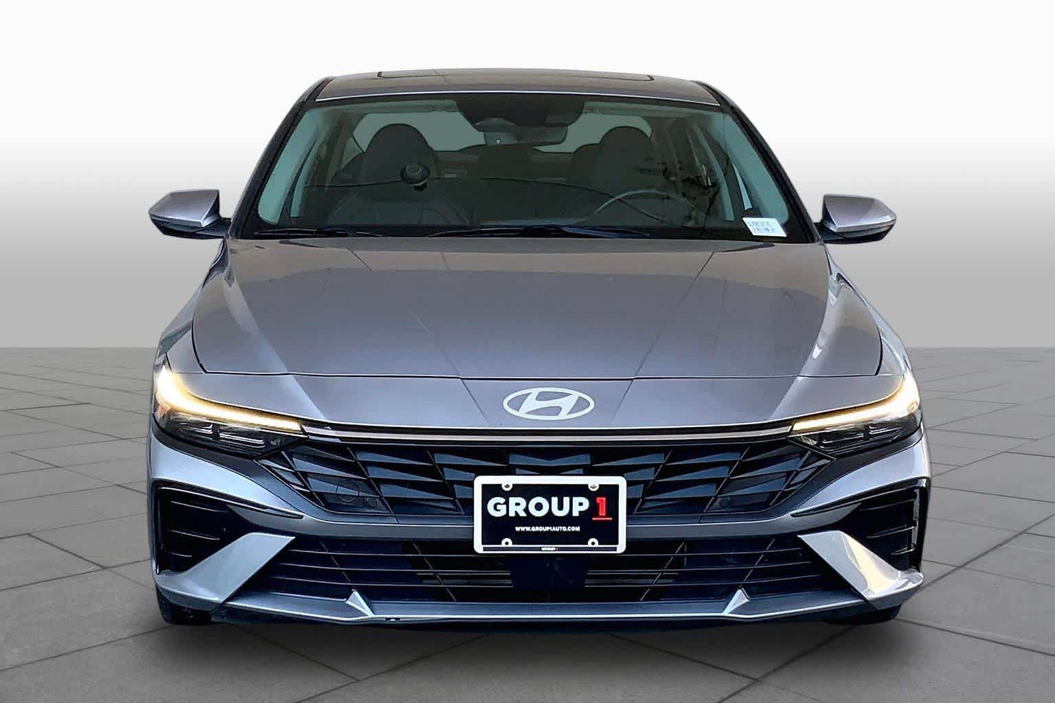Used 2025 Hyundai Elantra Limited FWD image 4