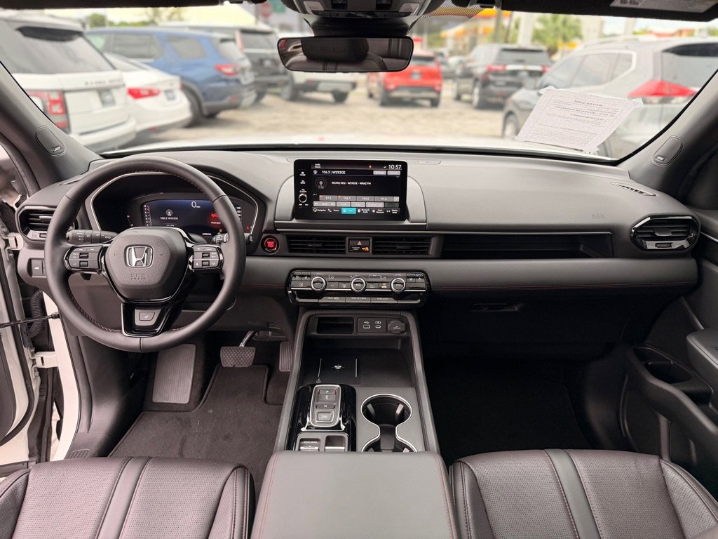 Used 2025 Honda Pilot Black Edition image 14