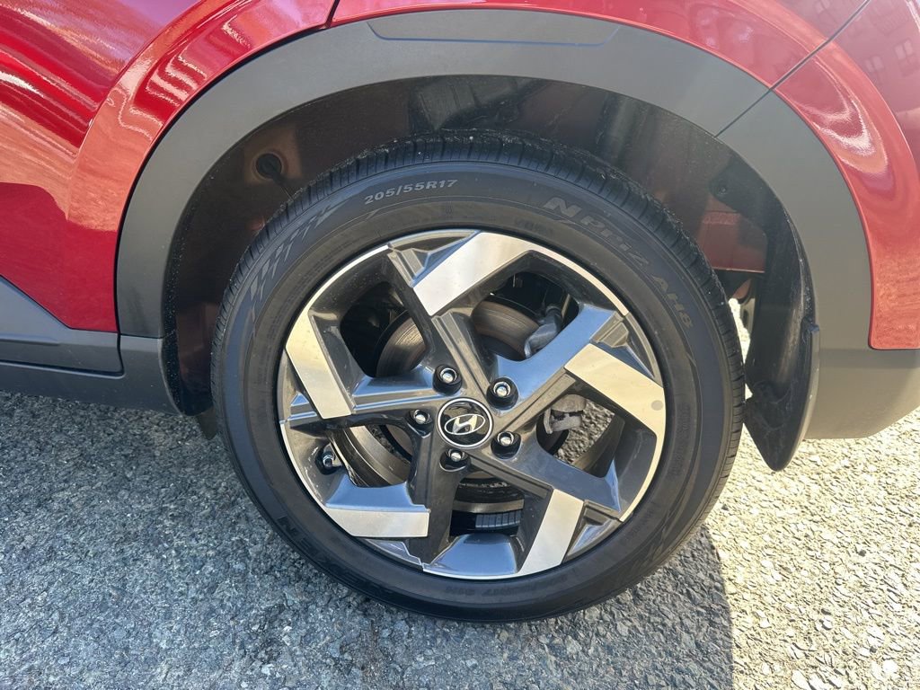 Certified 2025 Hyundai Venue SEL image 27