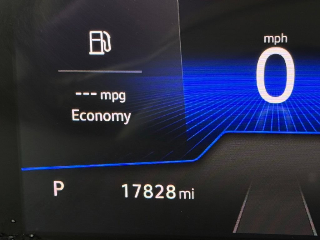 Certified 2024 Volkswagen Taos SE w/ MDO Package FWD image 12