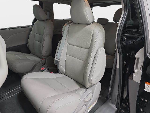 Certified 2020 Toyota Sienna XLE w/ XLE Navigation Package FWD image 11