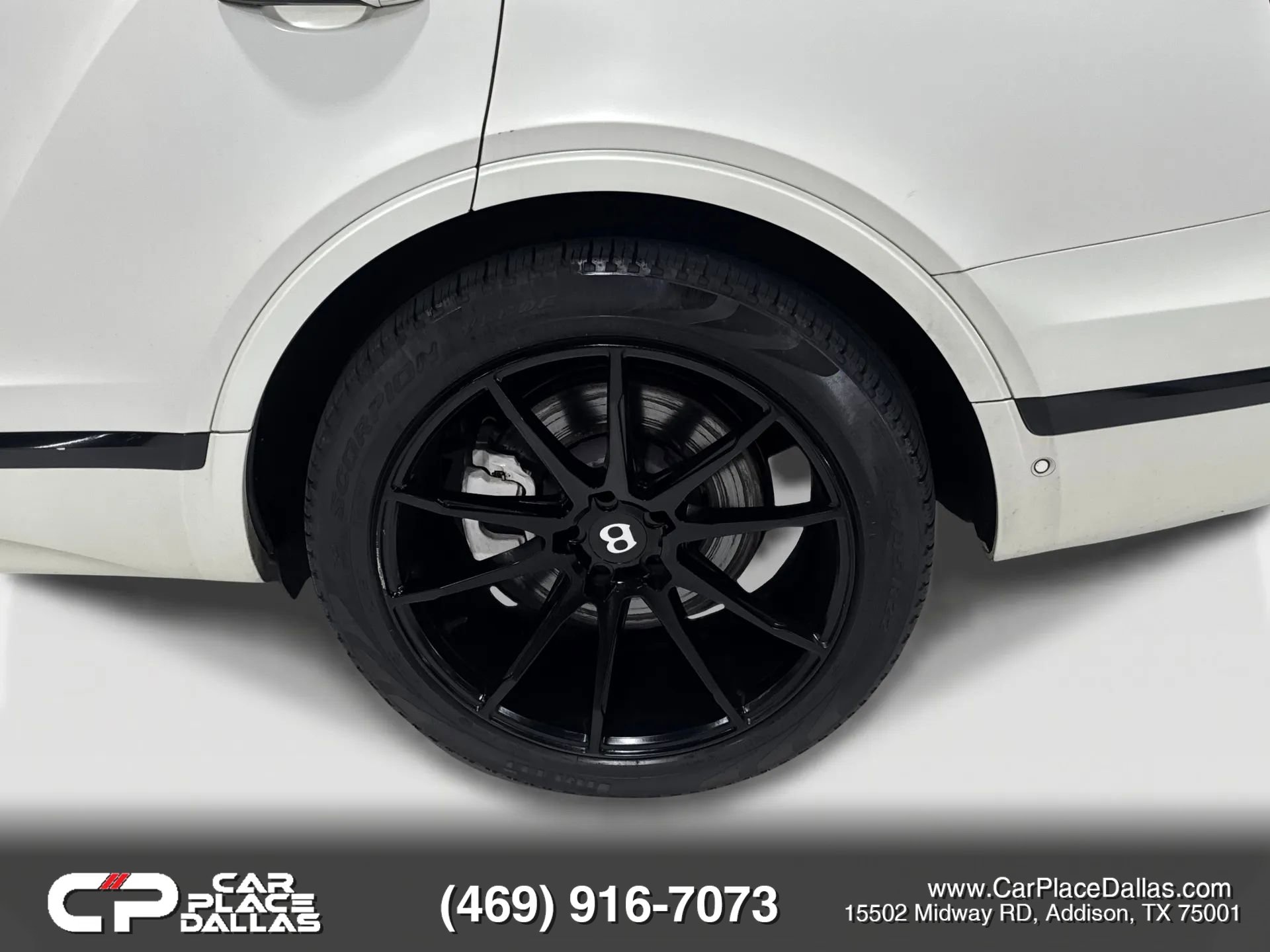 Used 2017 Bentley Bentayga AWD/4WD image 41