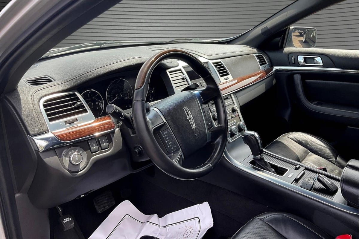 Used 2010 Lincoln MKS FWD image 16