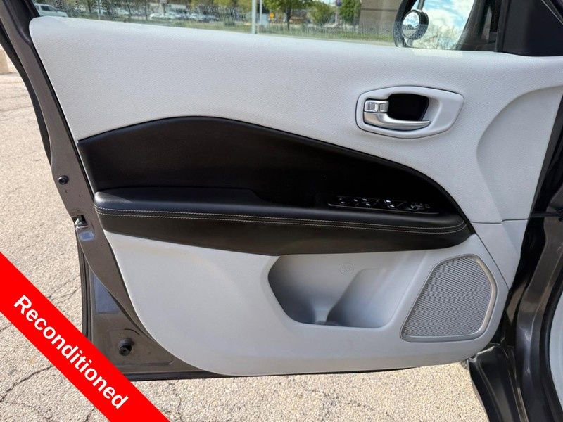 Used 2019 Jeep Compass Latitude w/ Popular Equipment Group FWD image 19