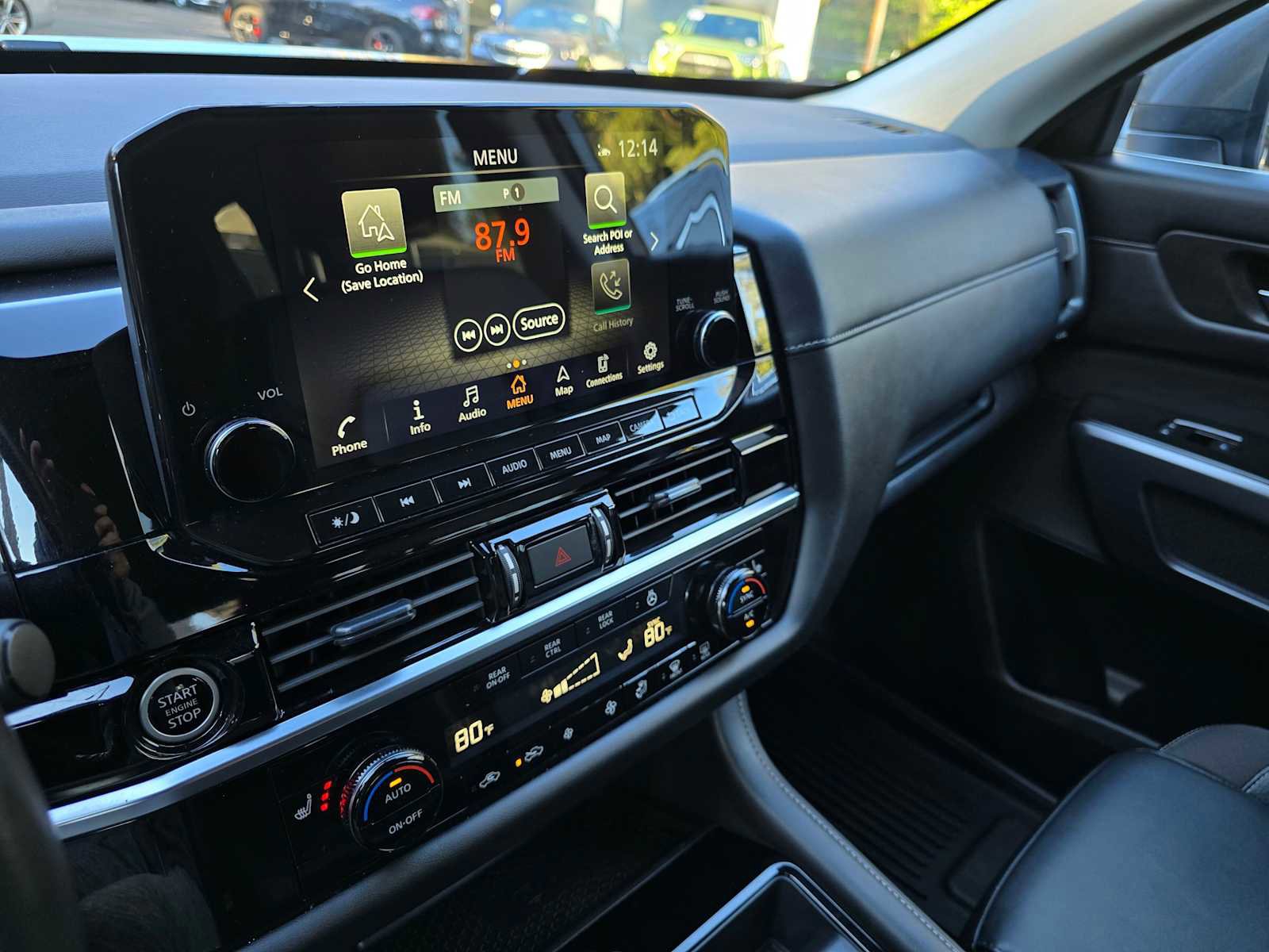 Used 2024 Nissan Pathfinder SL w/ Black Appearance Package image 27