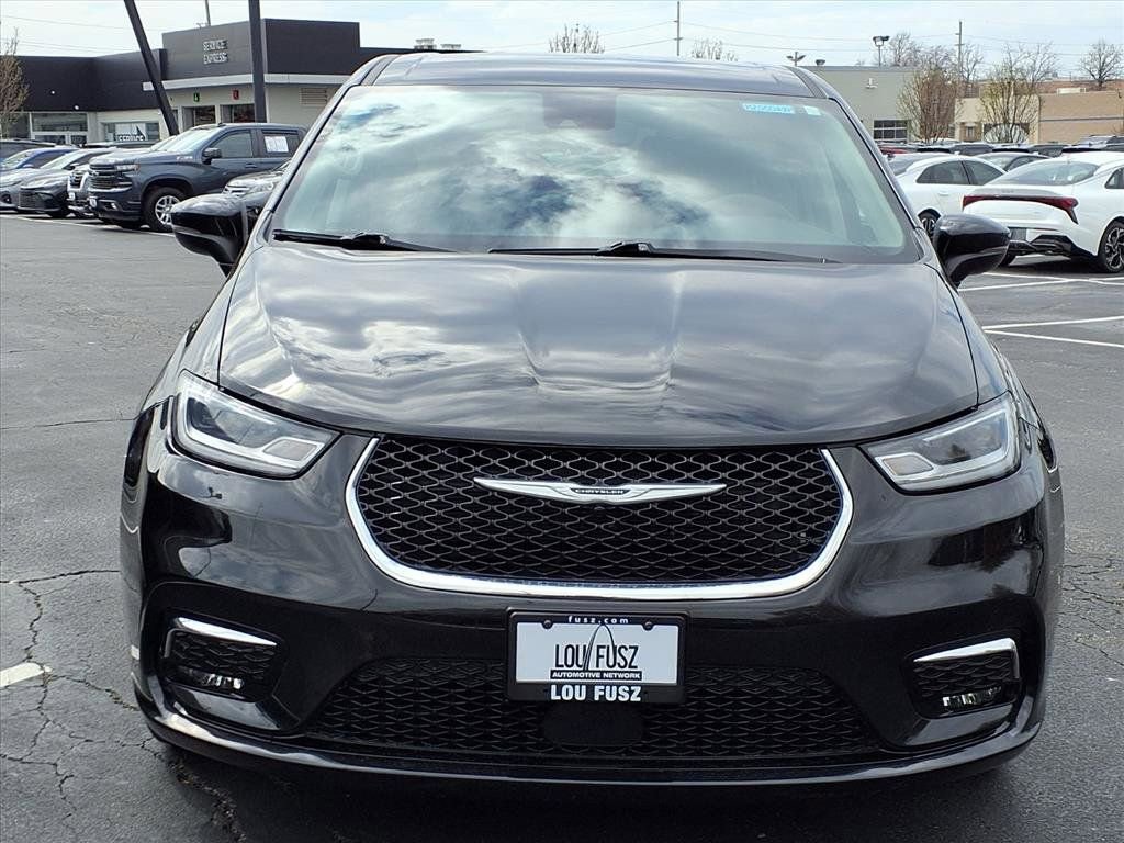 Used 2023 Chrysler Pacifica Touring-L image 23