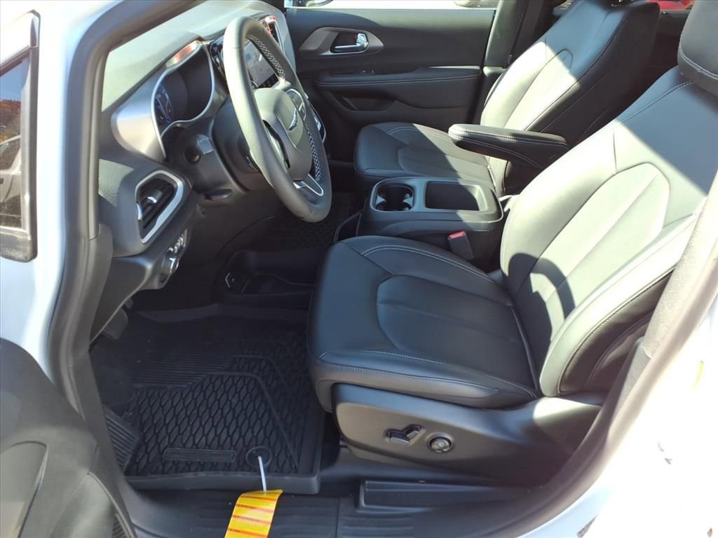 New 2026 Chrysler Voyager LX image 11