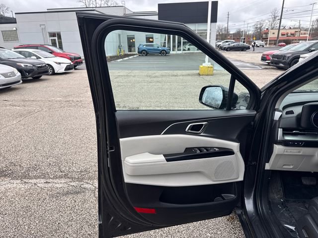 Certified 2024 Kia Carnival LX image 17