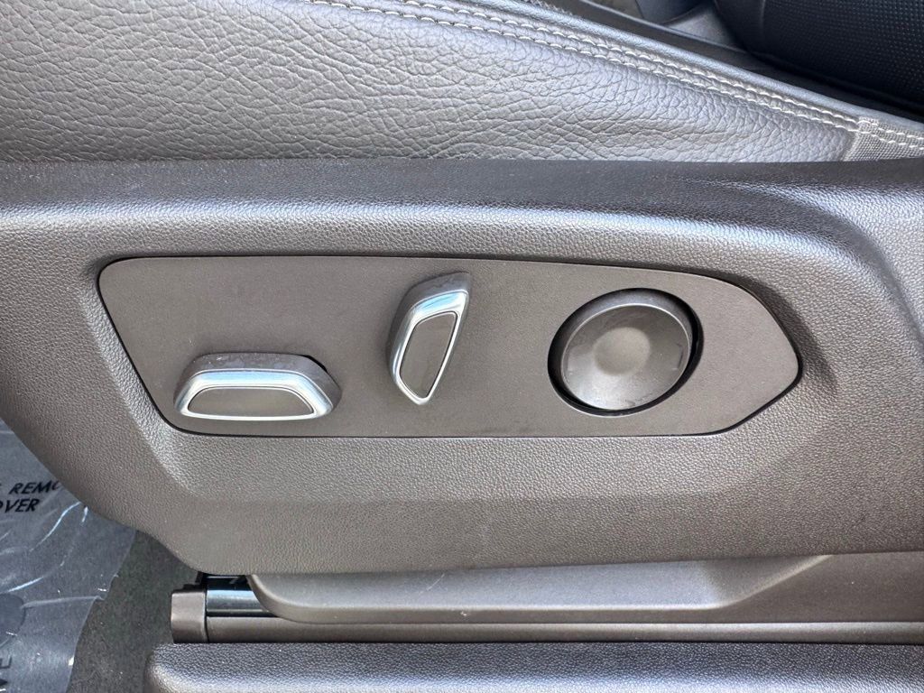 Used 2022 GMC Yukon XL Denali w/ Denali Premium Package image 24