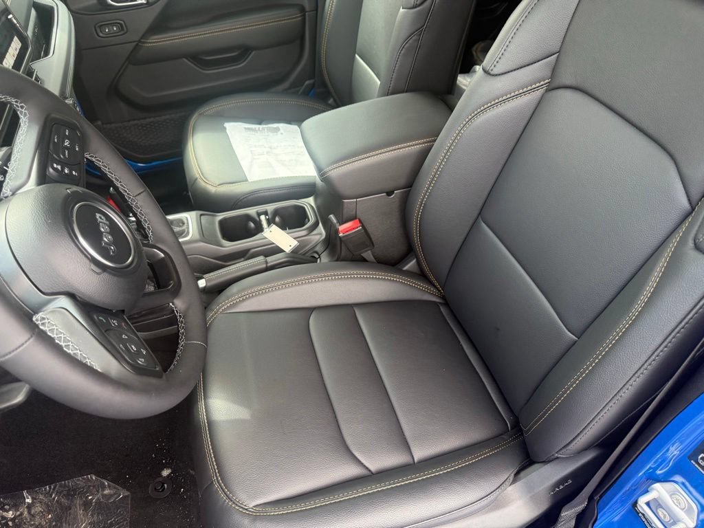 New 2026 Jeep Gladiator Sport AWD/4WD image 11