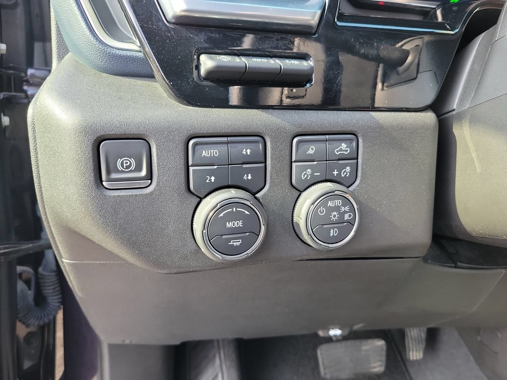 Used 2022 Chevrolet Silverado 1500 High Country w/ High Country Premium Package AWD/4WD image 26