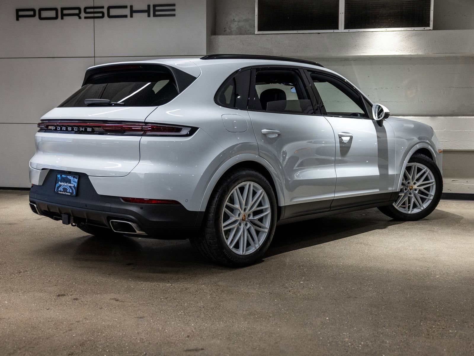 Certified 2025 Porsche Cayenne image 8
