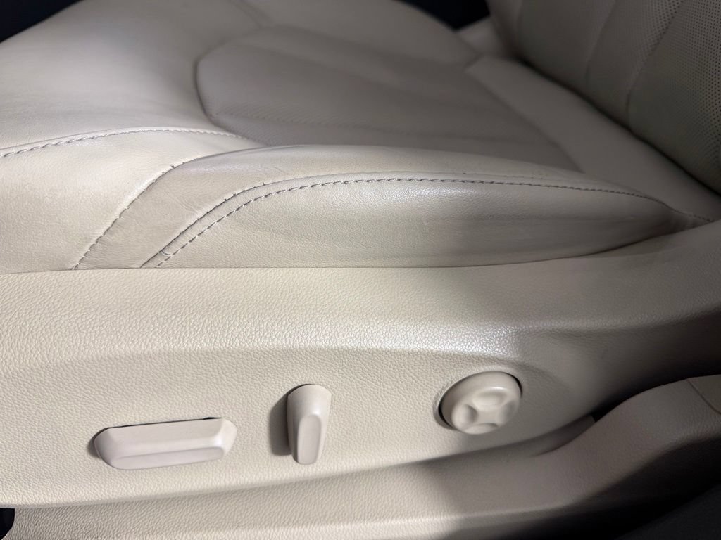 Used 2020 Buick Envision Essence FWD image 22